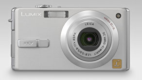 1317: Panasonic announces the DMC-FX2 and DMC-FX7