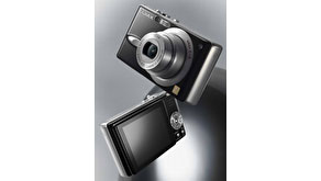 1782: Panasonic introduces LUMIX model DMC-FX8