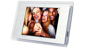 4804: Falcon announces Digital Photo Frame Fridge Magnet
