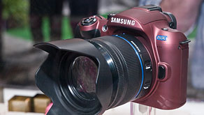 5771: PMA 09: More on the new Samsung NX hybrid system camera