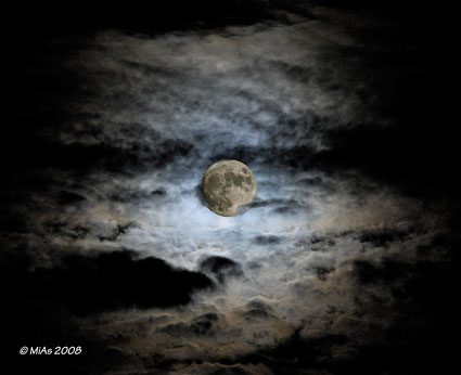 MoonInCloud.jpg